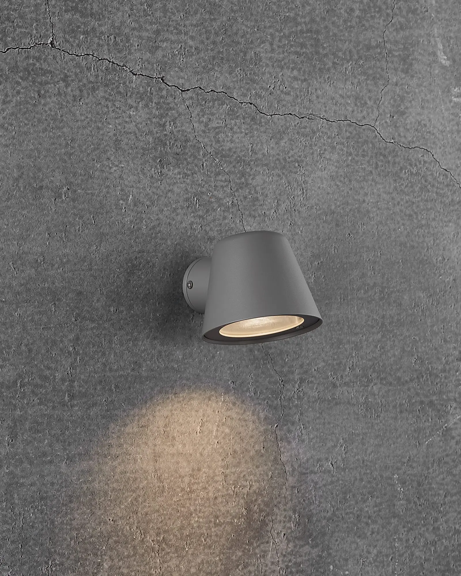 Aleria Wall Light - Image 3