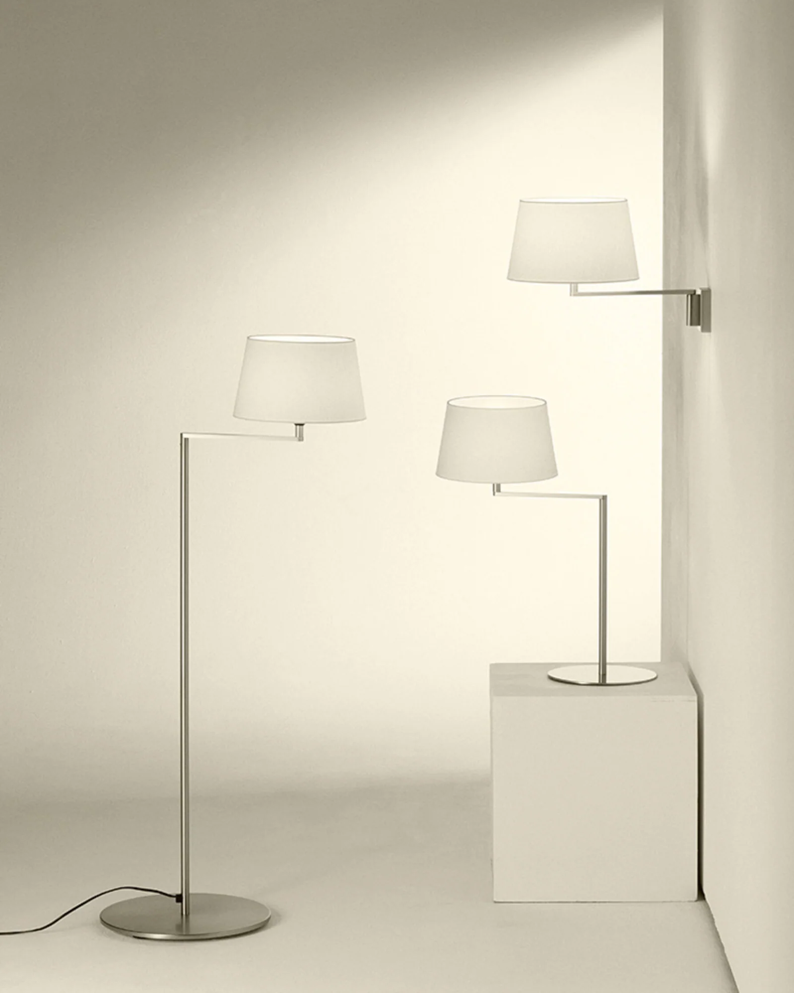 Americana Floor Lamp - Image 4