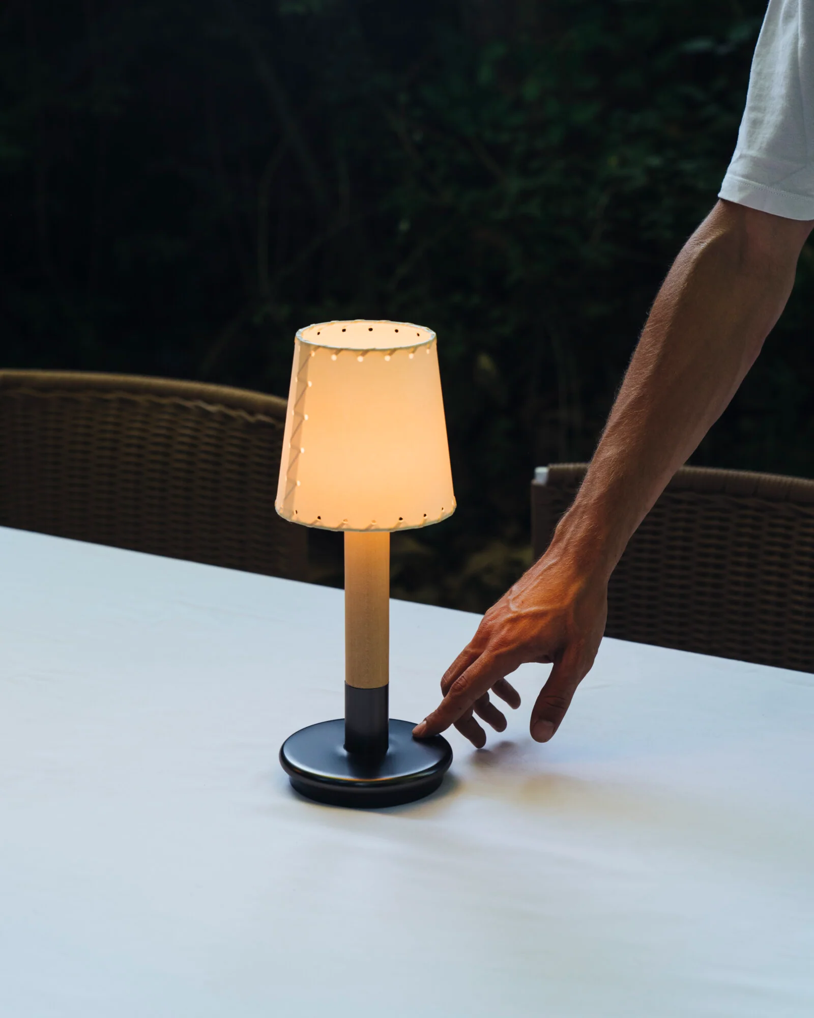 Básica Mínima Portable Table Lamp - Image 6