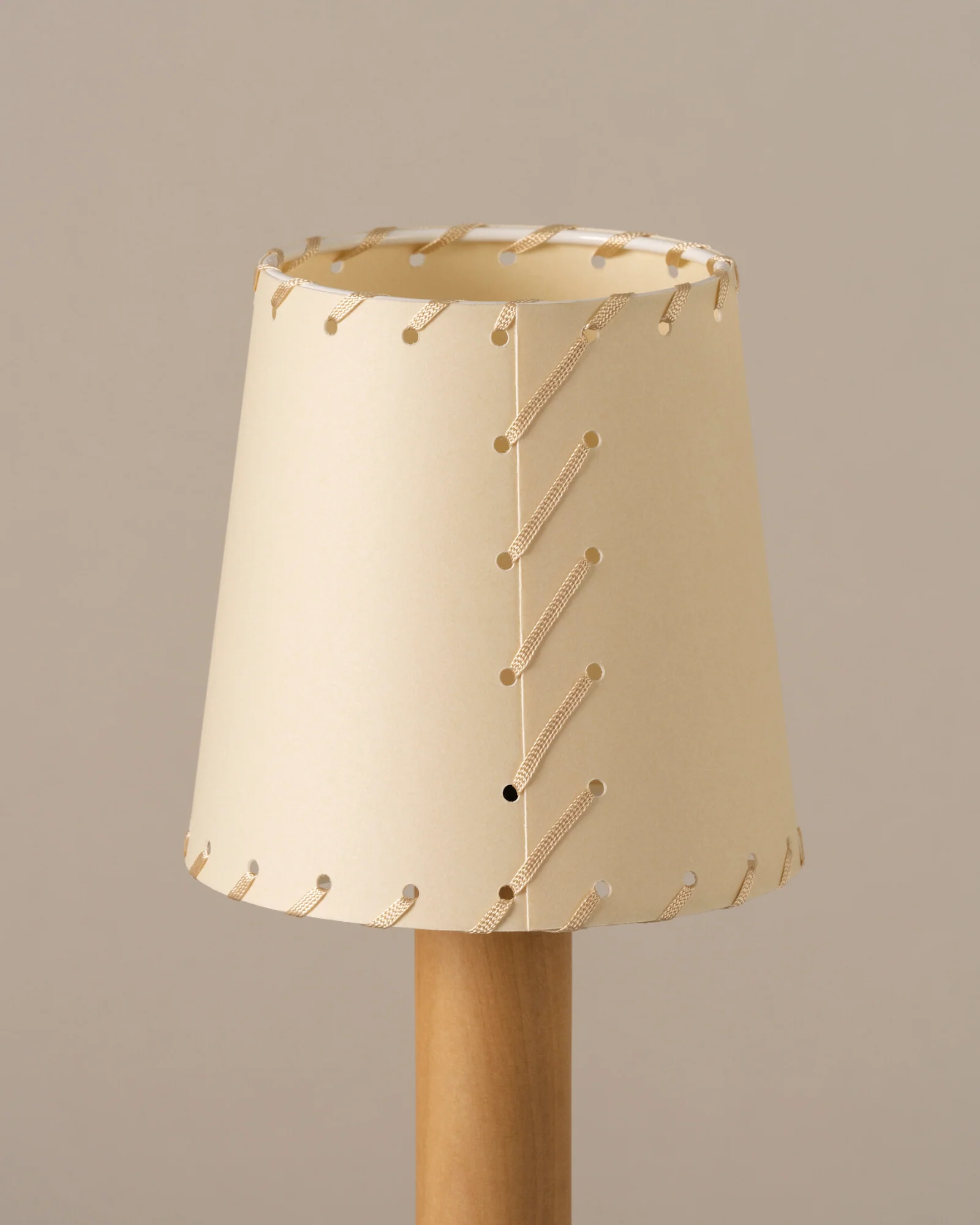 Básica Mínima Portable Table Lamp - Image 9