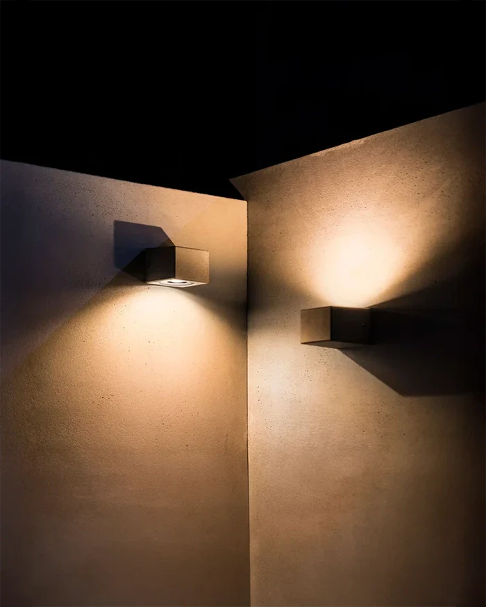 D Outdoor Wall Light - Image 3