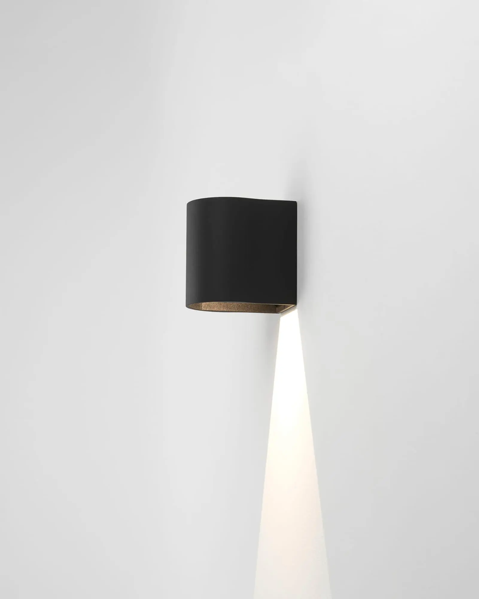 Dunbar Monochrome Wall Light - Image 2