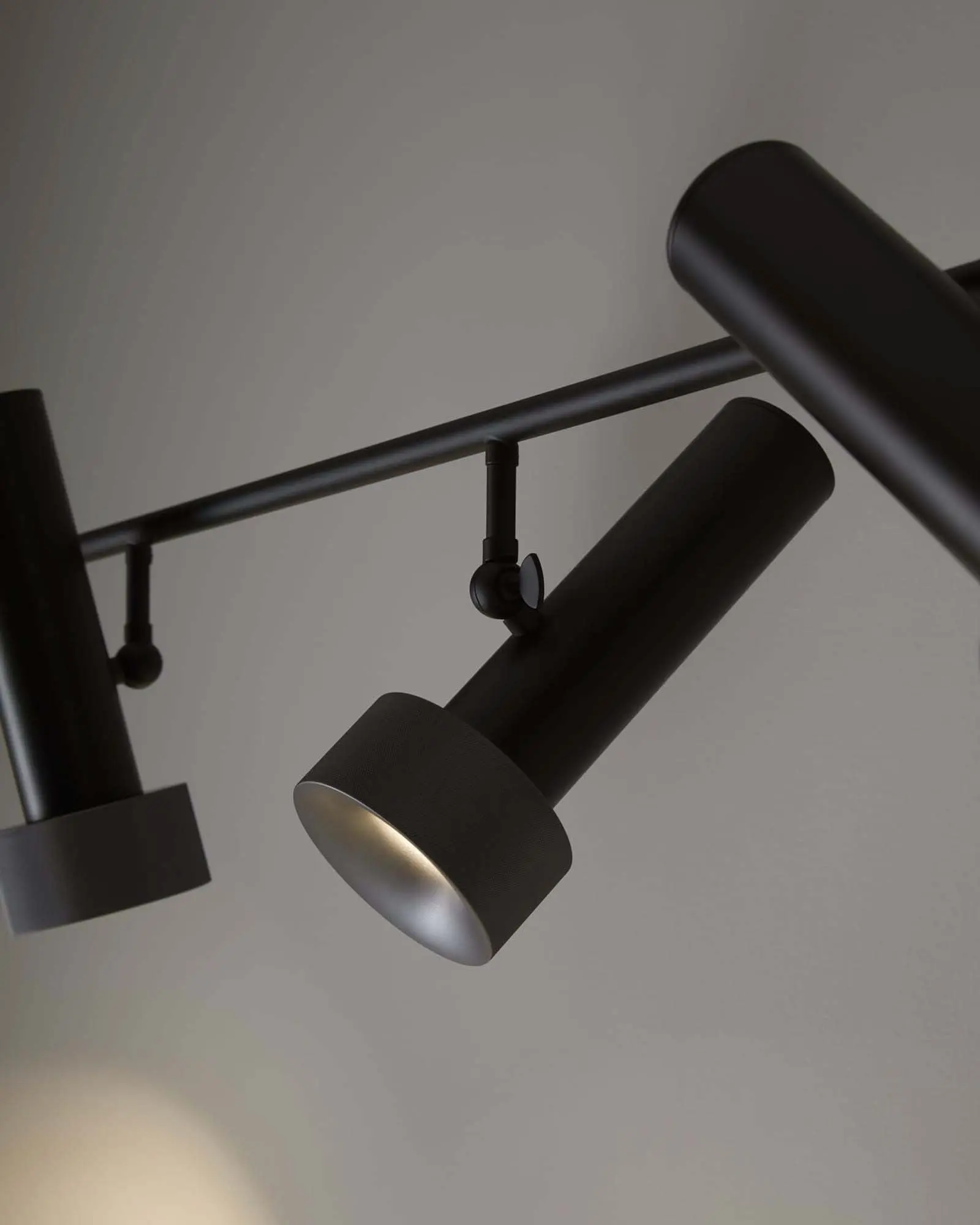 Focus Linear Pendant Light - Image 3