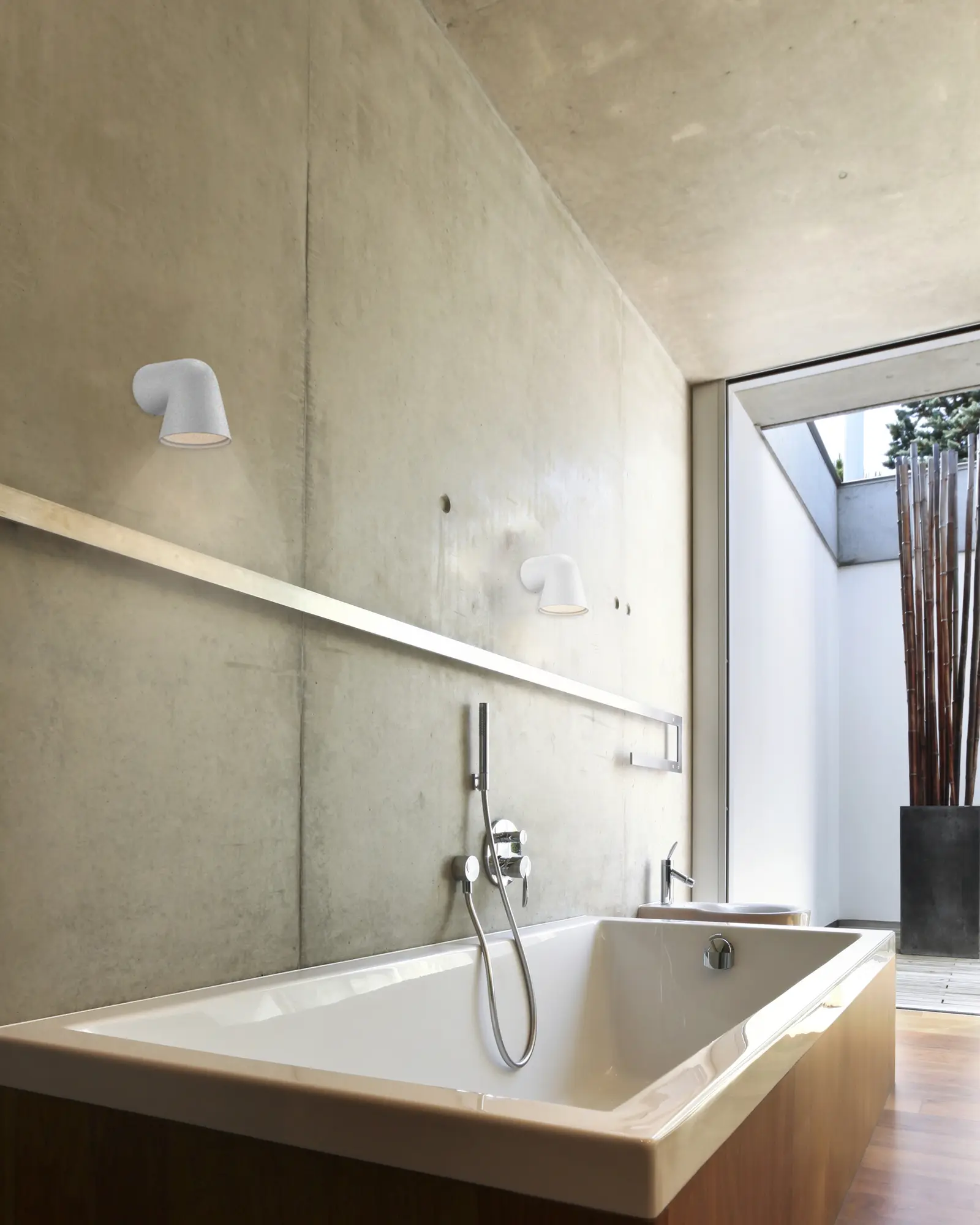 Front Single Wall Light - Image 3