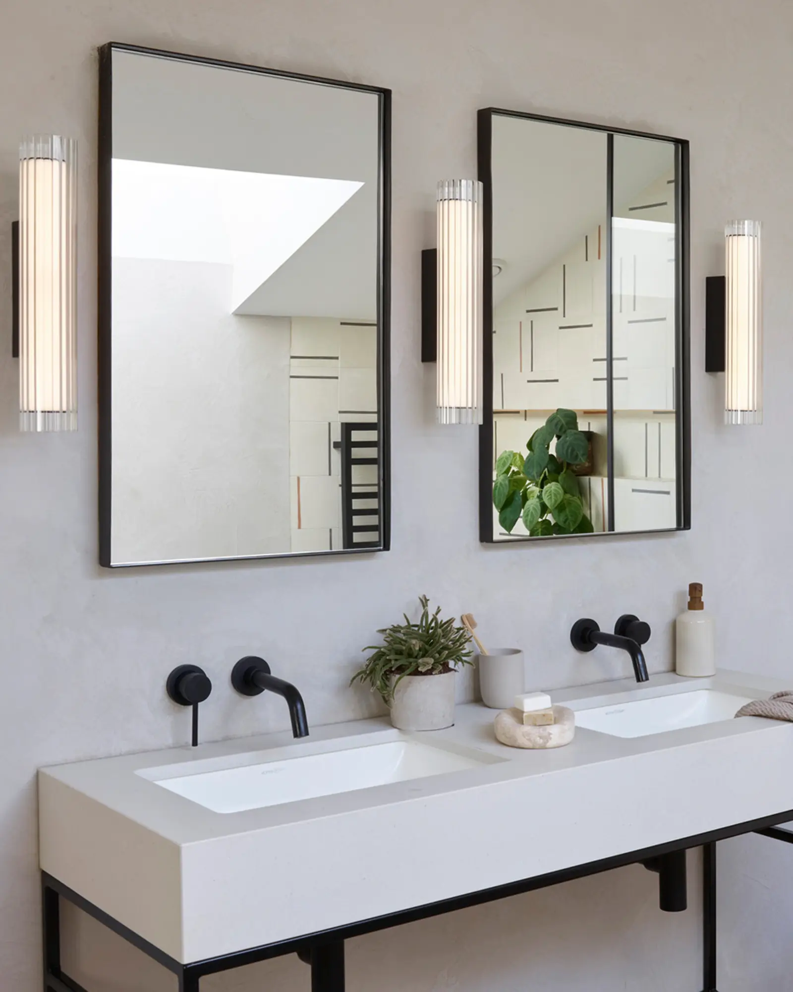Io Bathroom Wall Light - Image 6