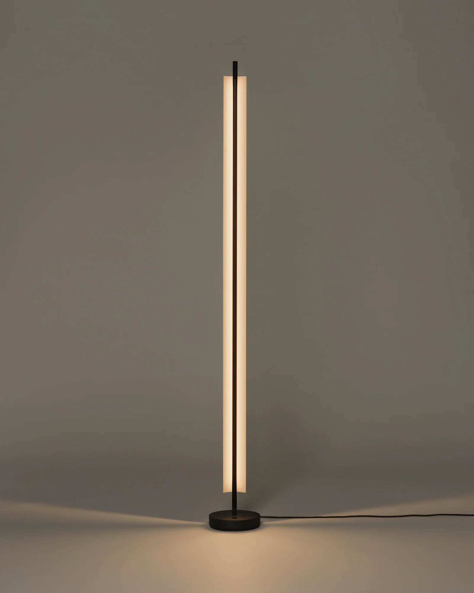Lamina 165 Floor Lamp - Image 4