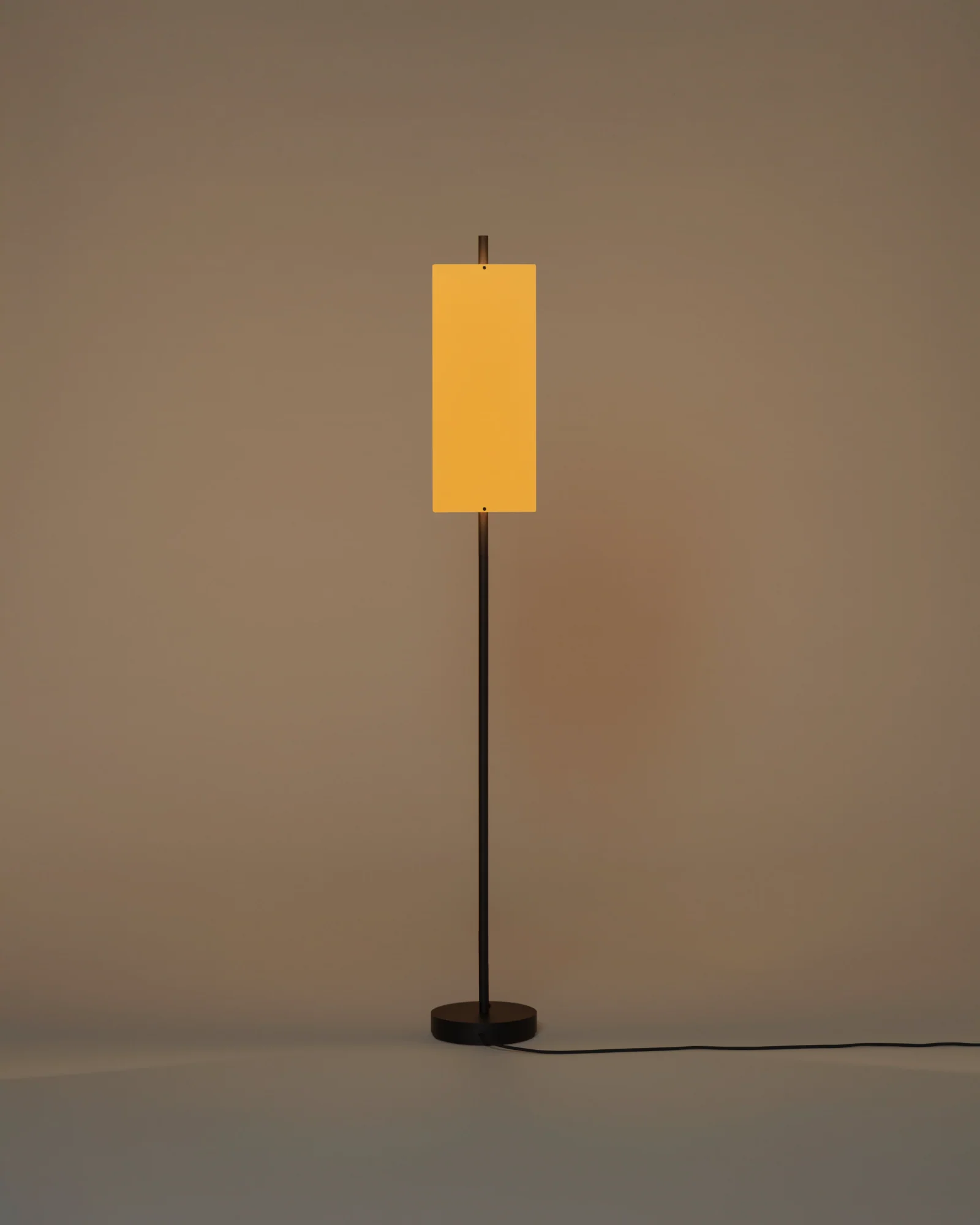 Lámina Dorada 45 Floor Lamp - Image 2