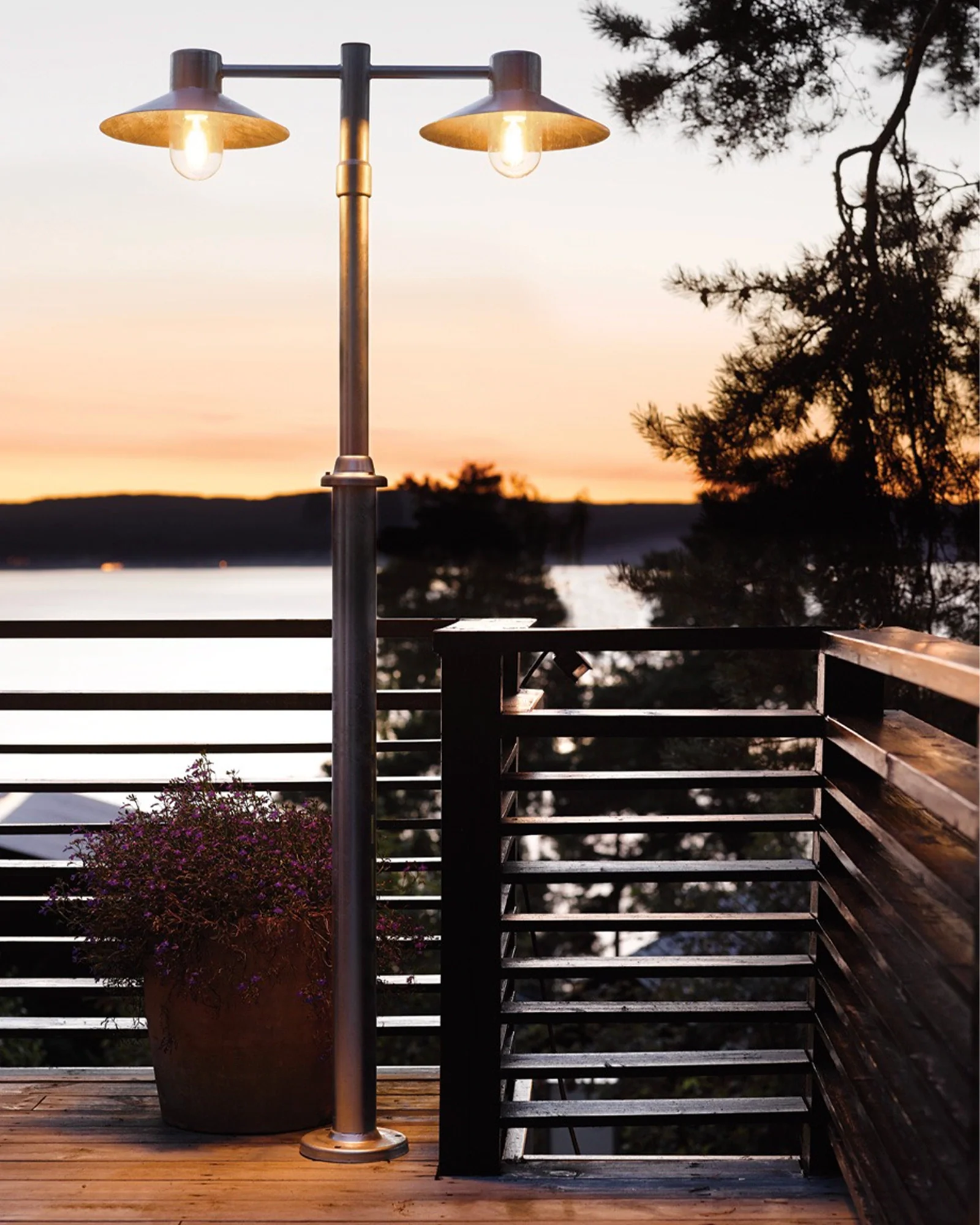 Lund Pole Light