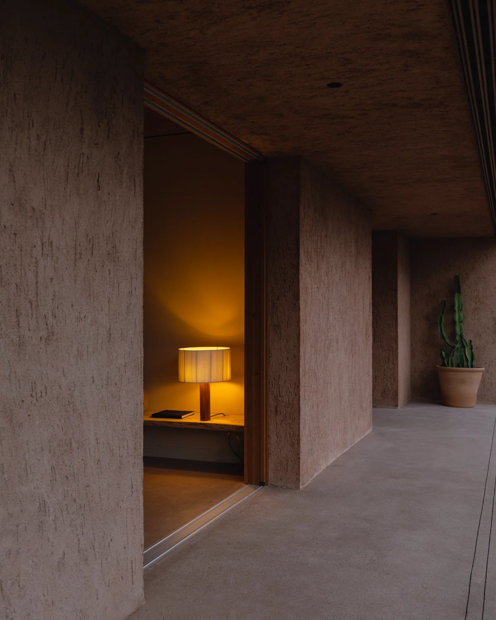 Moragas Table Lamp - Image 3