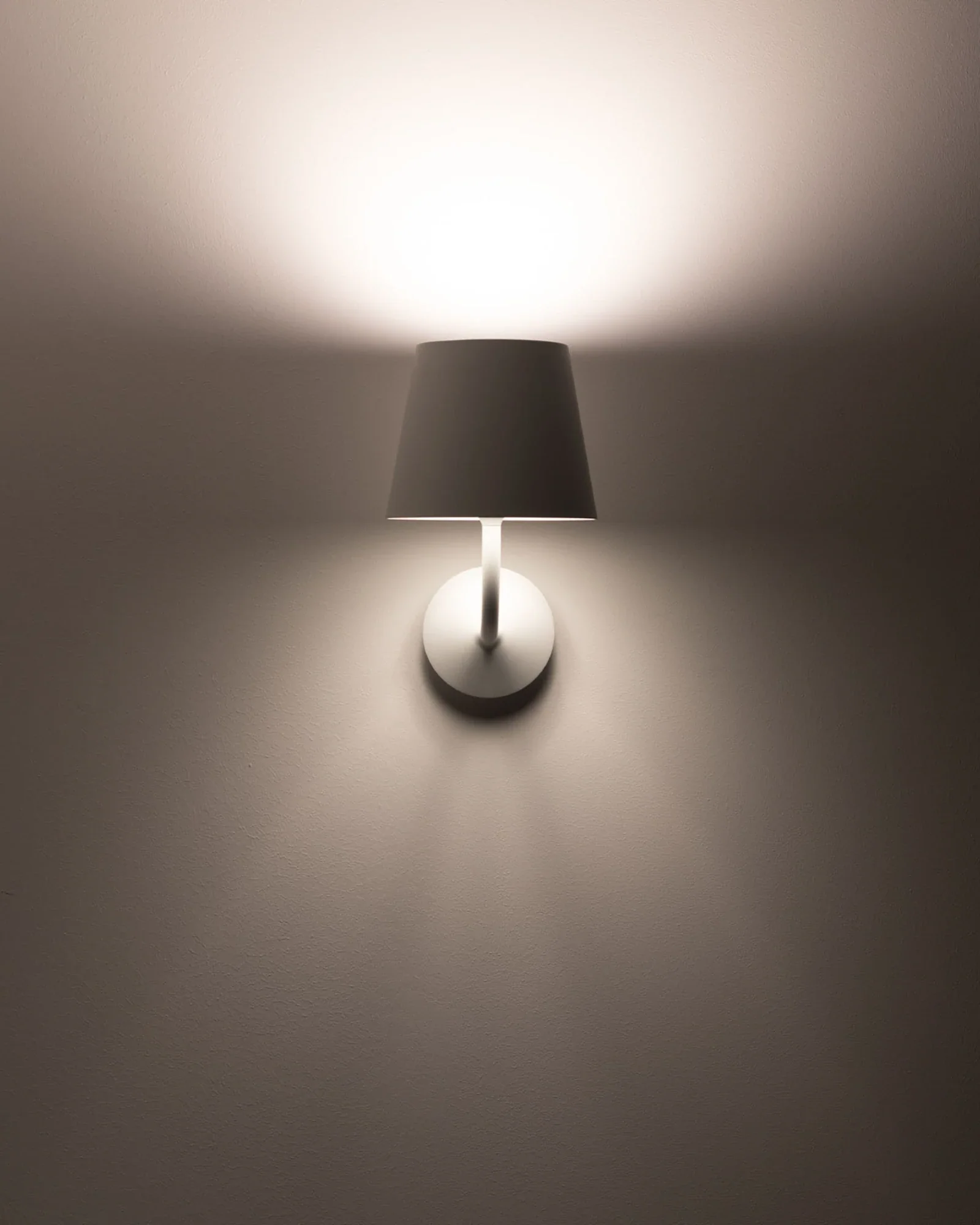 Poldina 230V Wall Light - Image 2