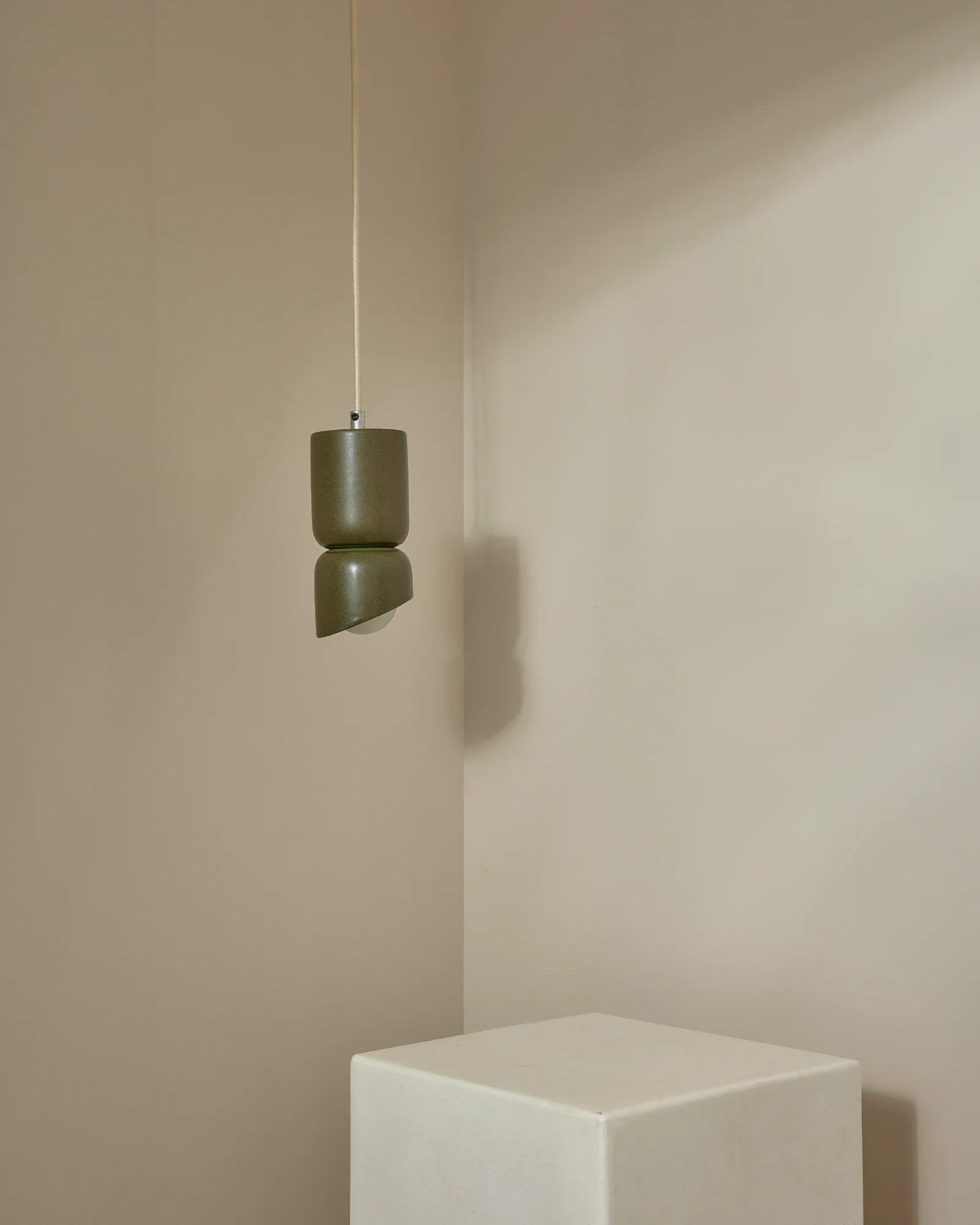 Terra 1.5 Pendant Light - Image 33