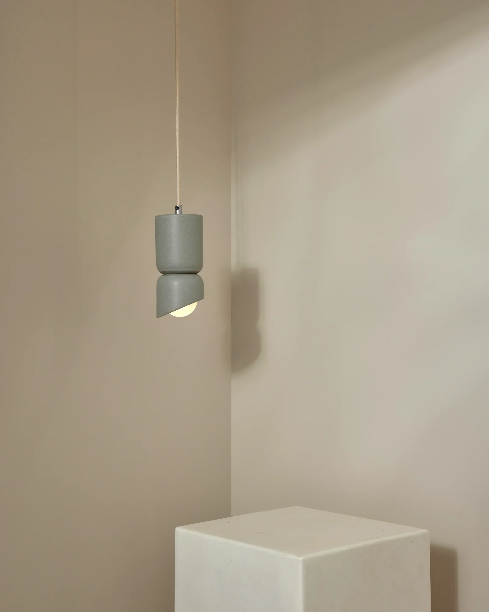 Terra 1.5 Pendant Light - Image 34