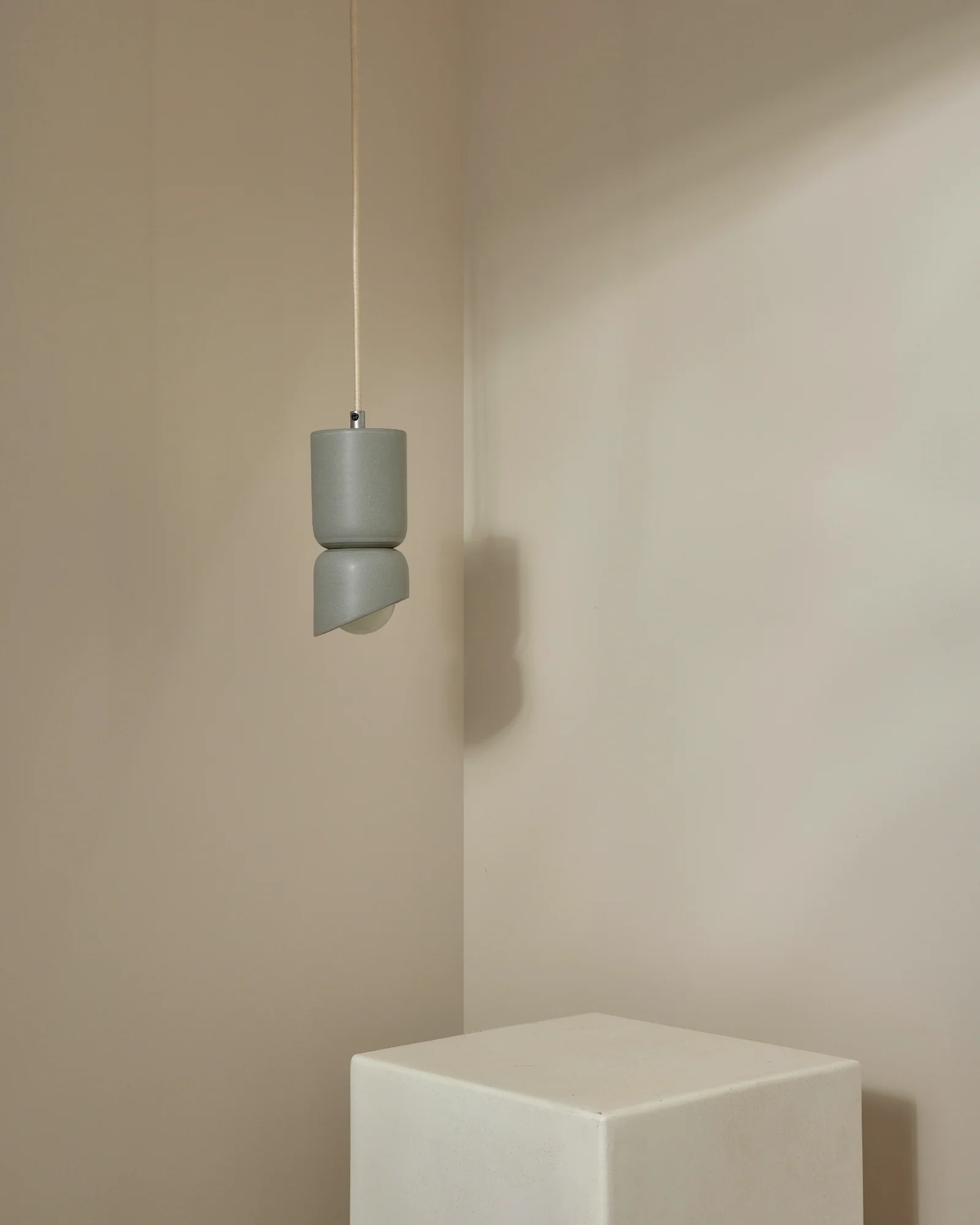 Terra 1.5 Pendant Light - Image 35