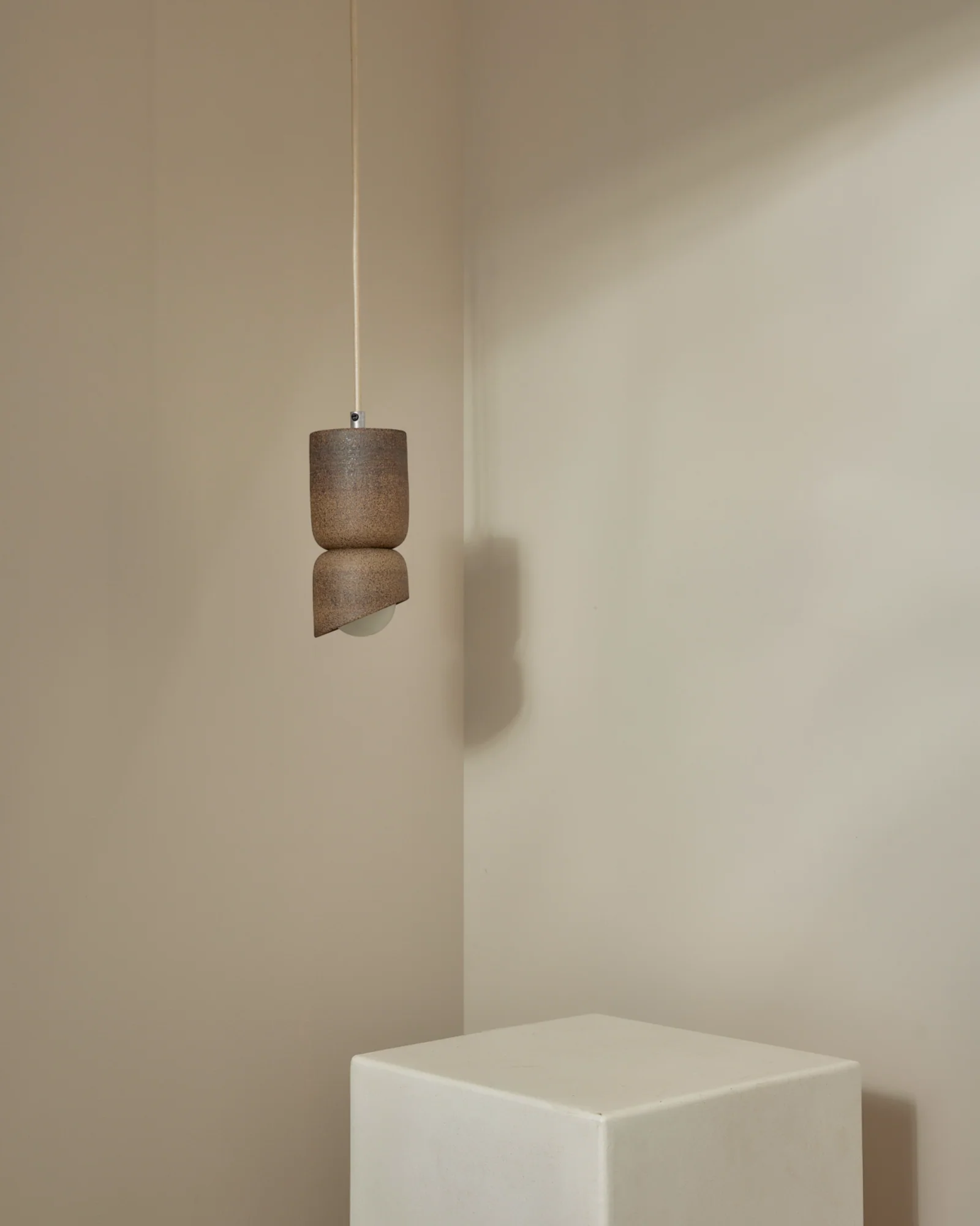 Terra 1.5 Pendant Light - Image 36