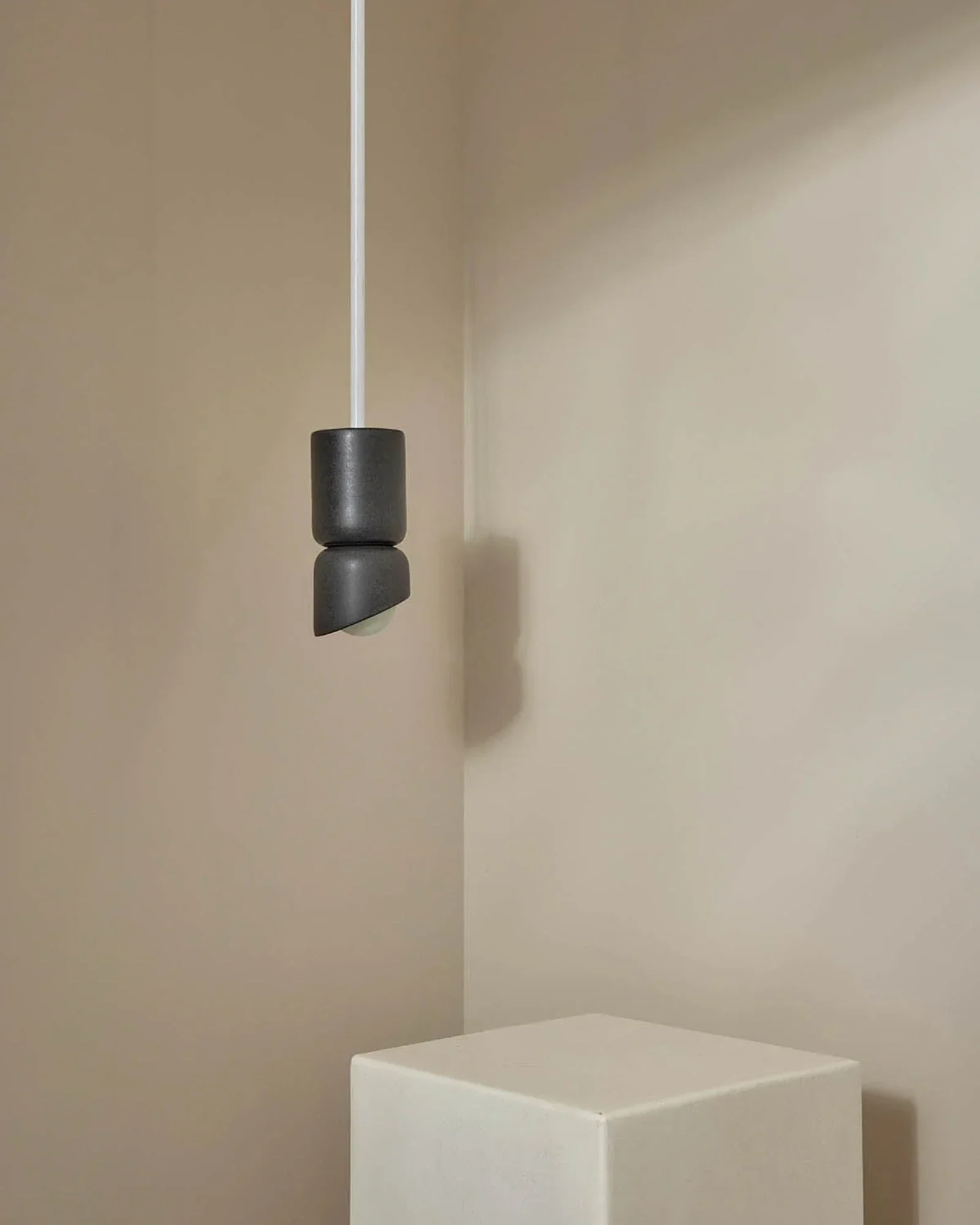 Terra 1.5 Pendant Light - Image 38