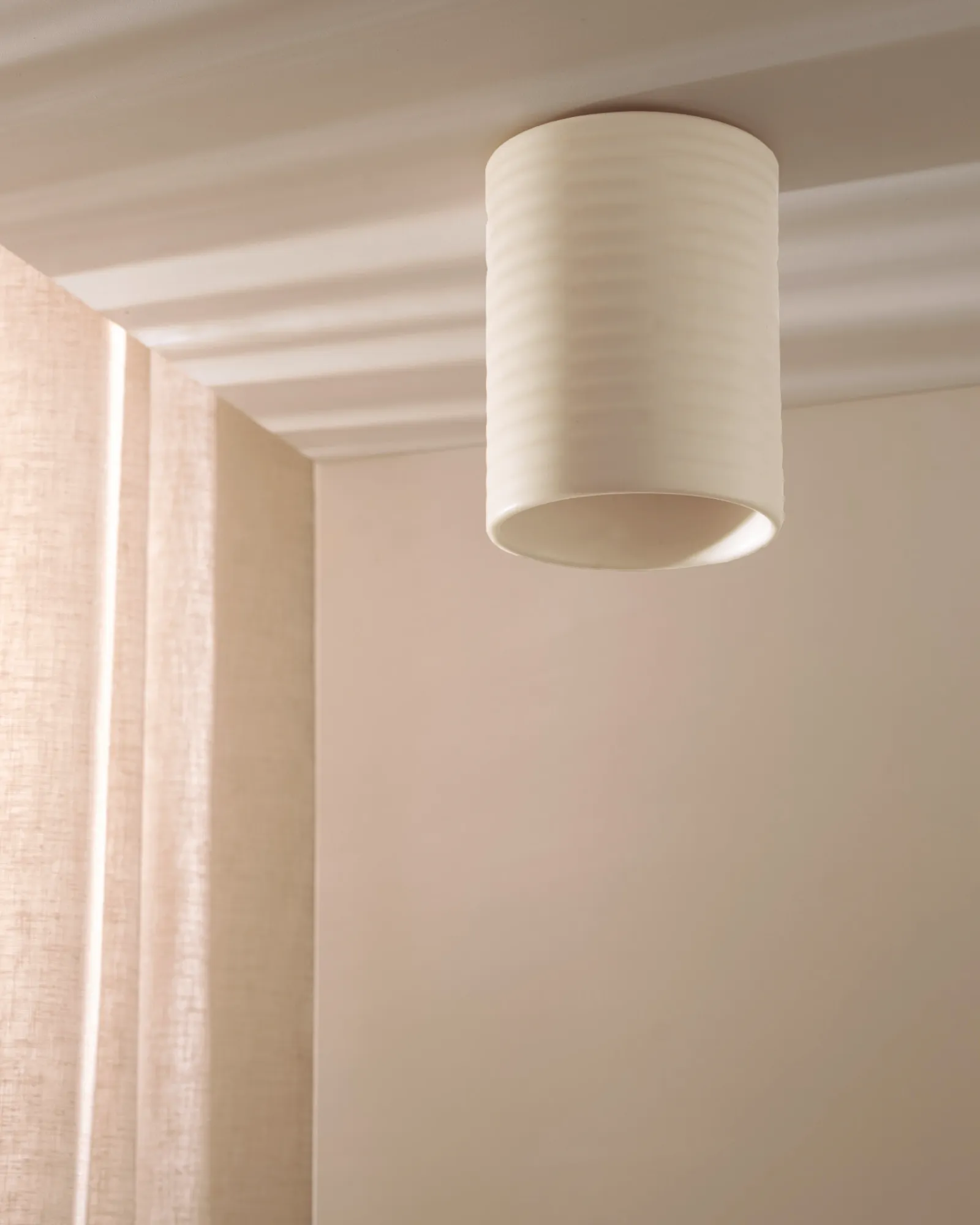 Wobbly Ceiling Light - Image 4