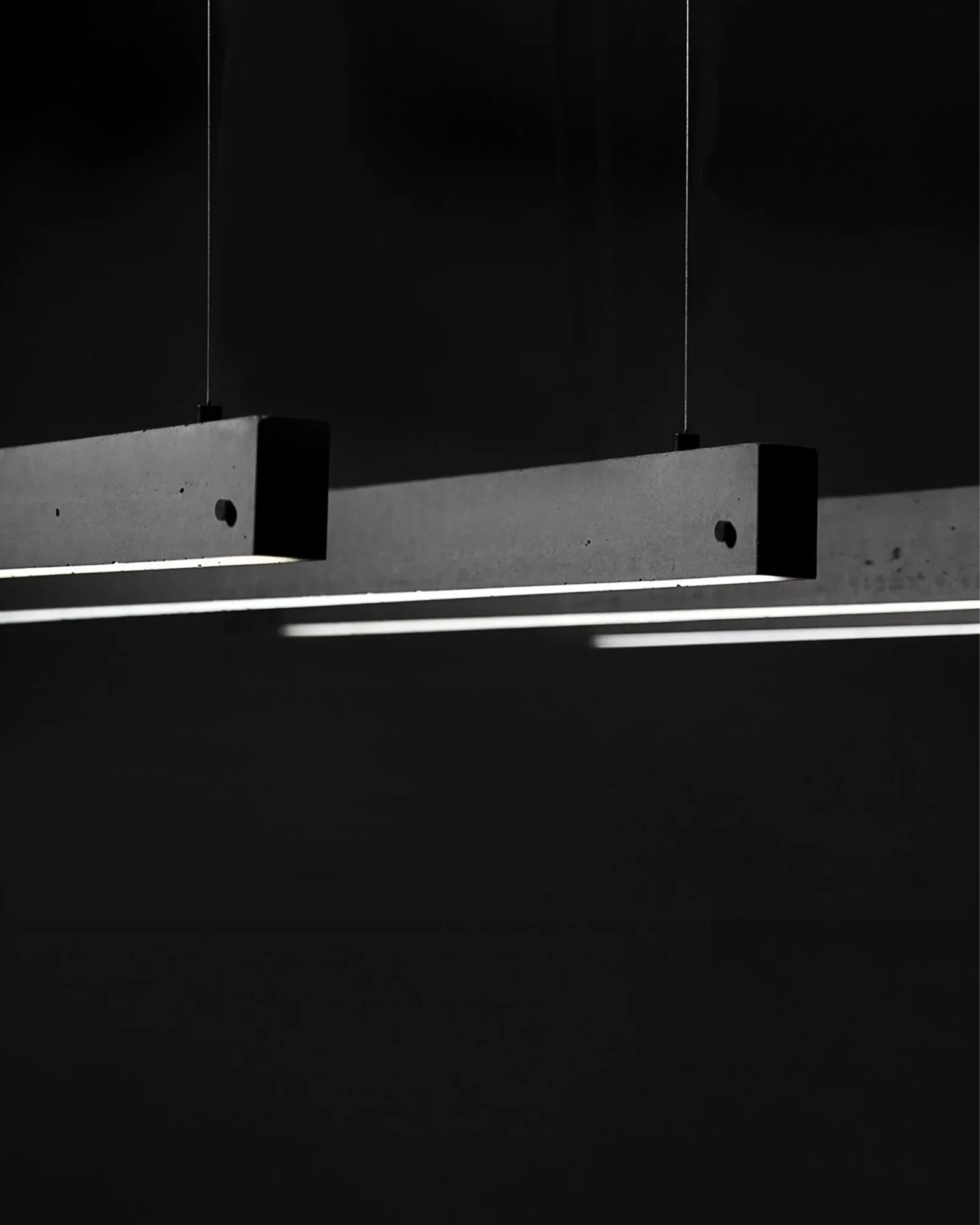 Yi Linear Pendant Light - Image 3